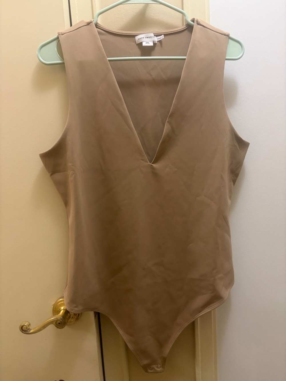 Good American Taupe V-Neck Sleeveless Bodysuit